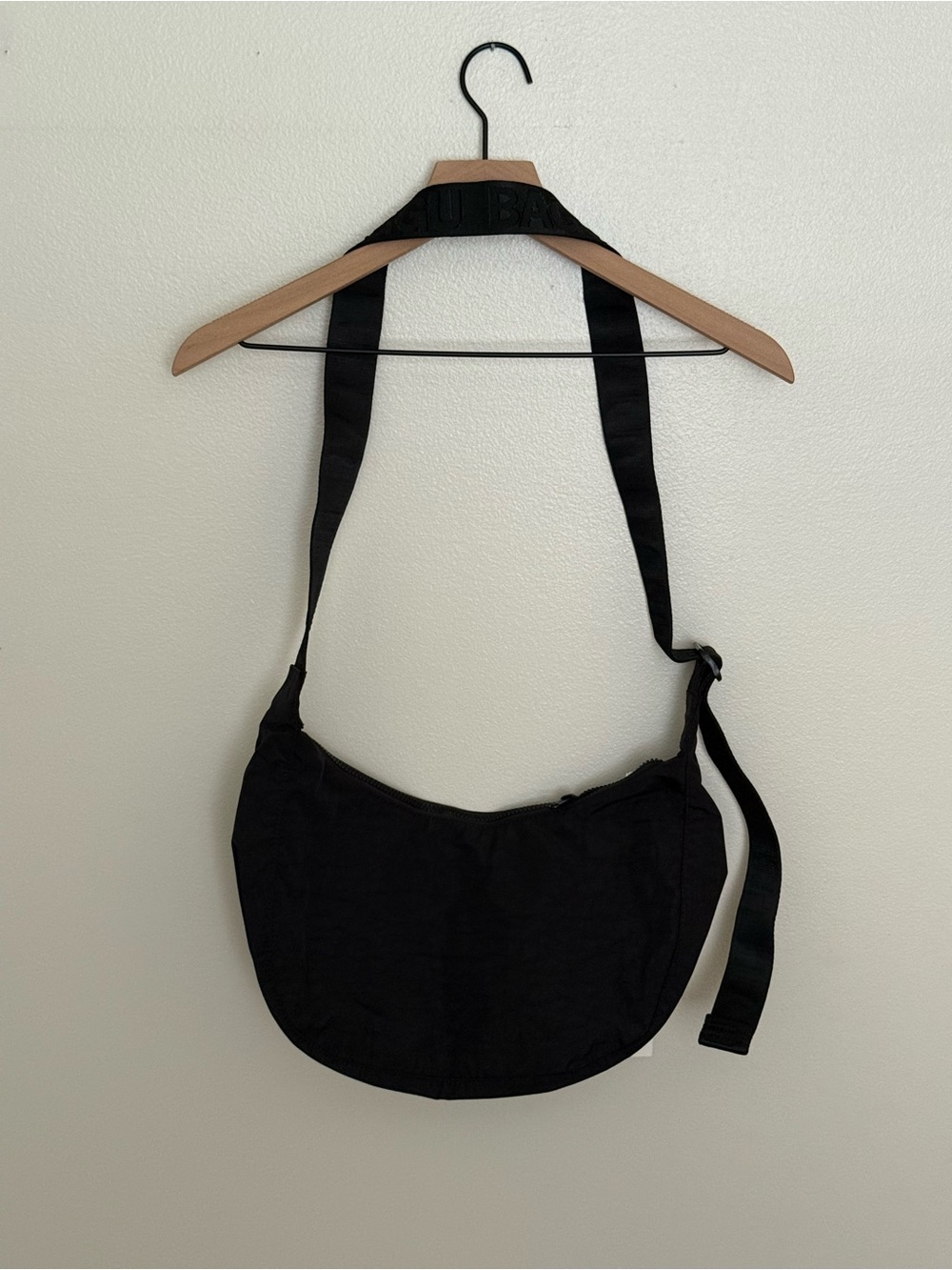 Baggu Medium Nylon Crescent Bag - Picture 2 of 5